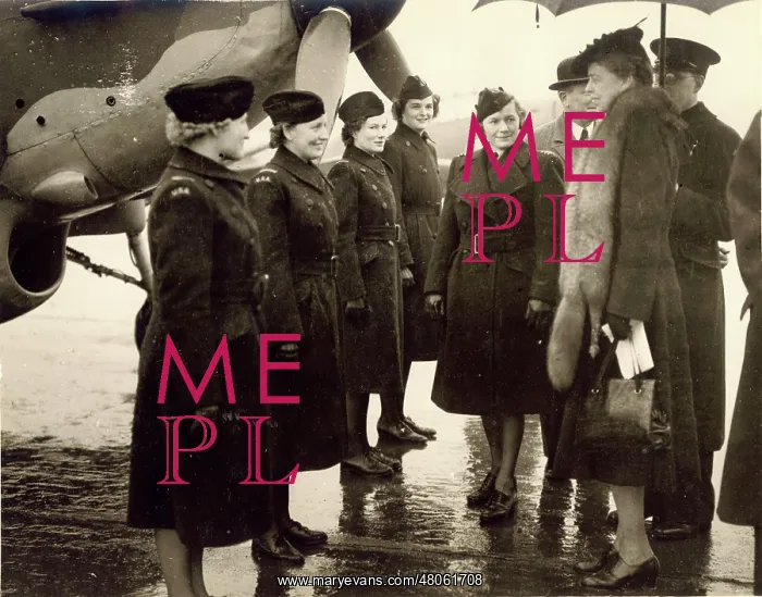 : Mrs Roosevelt is escorted by Commandant Pauline Gower : Mrs Roosevelt is escorted by Commandant Pauline Gower