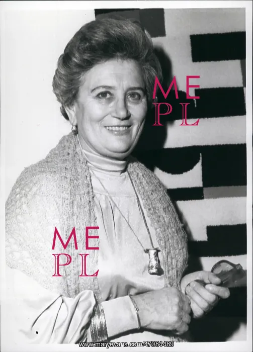 : Mrs. Ruth Dayan : Mrs. Ruth Dayan