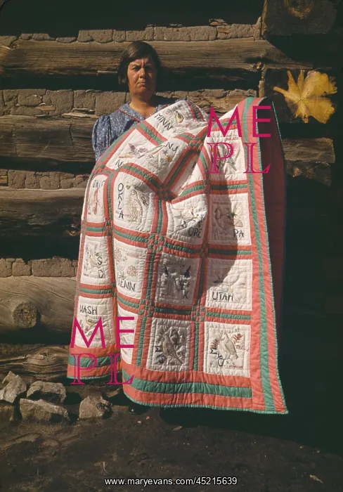 : Mrs. Bill Stagg displays her state quilt ? : Mrs. Bill Stagg displays her state quilt ?