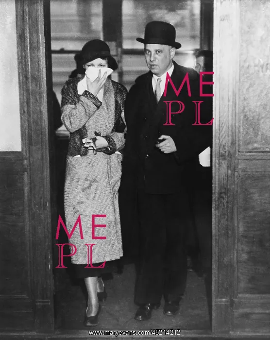 : Mrs. Vincent Coll with her husband's famous ? : Mrs. Vincent Coll with her husband's famous ?
