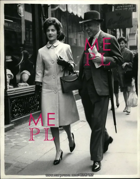 : Mrs Wrightsman and John Walker after Sotheby's auction : Mrs Wrightsman and John Walker after Sotheby's auction