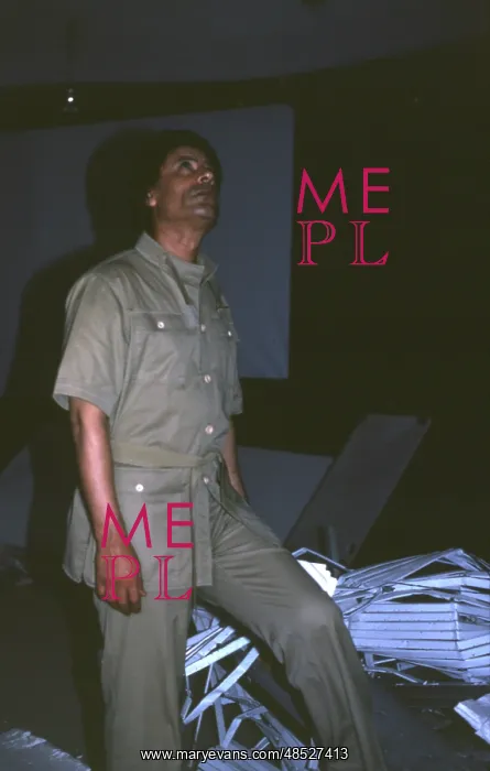 : Muammar Gaddafi viewing bomb damage, Tripoli, Libya : Muammar Gaddafi viewing bomb damage, Tripoli, Libya