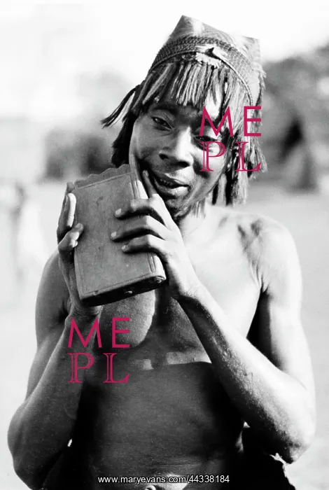 : Mudumbu with his twelve noted Likhembe type of mbira : Mudumbu with his twelve noted Likhembe type of mbira