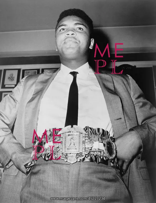 : Muhammad Ali (b. 1942), displays the 24-carat ? : Muhammad Ali (b. 1942), displays the 24-carat ?