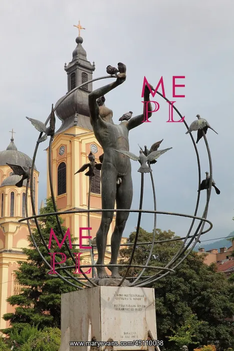: Multicultural Man sculpture, Sarajevo, Bosnia : Multicultural Man sculpture, Sarajevo, Bosnia