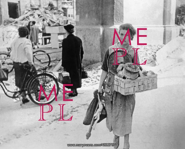 : Munich after an air raid, 1944 : Munich after an air raid, 1944