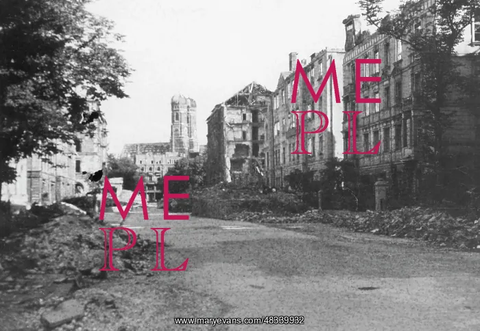 : The Munich Max-Joseph-Strasse after the end of the war, 1945 : The Munich Max-Joseph-Strasse after the end of the war, 1945