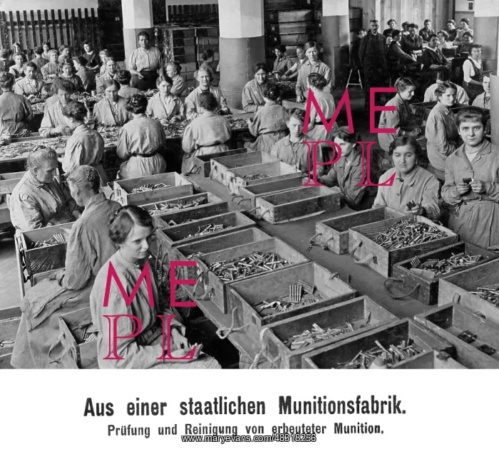 : Munitions factory, 1916 : Munitions factory, 1916