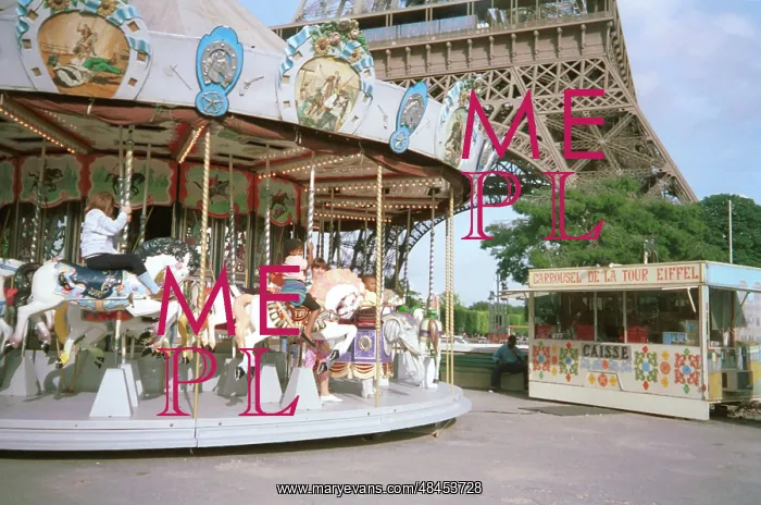 : Music-accompanied merry-go-round in Paris, 1993 : Music-accompanied merry-go-round in Paris, 1993