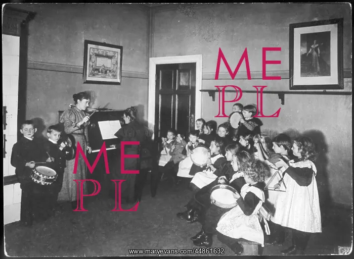 : MUSIC CLASS 1900 : MUSIC CLASS 1900