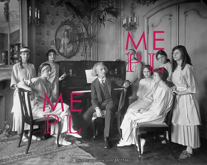 : Music class in the Duncan School in Berlin, 1914 : Music class in the Duncan School in Berlin, 1914