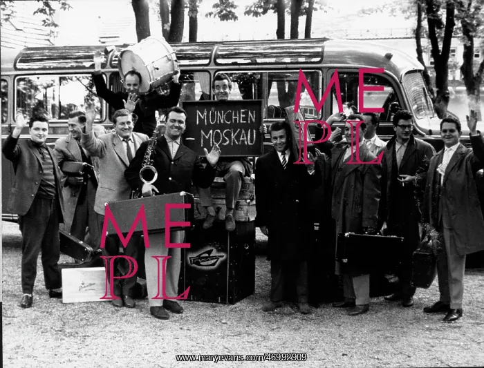 : Musician Max Greger with others after a show : Musician Max Greger with others after a show