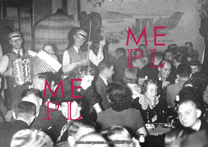 : Musicians in an inn in Berlin, 1939 : Musicians in an inn in Berlin, 1939