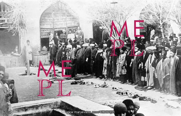 : Muslims at prayer in Shiraz, 1914 : Muslims at prayer in Shiraz, 1914