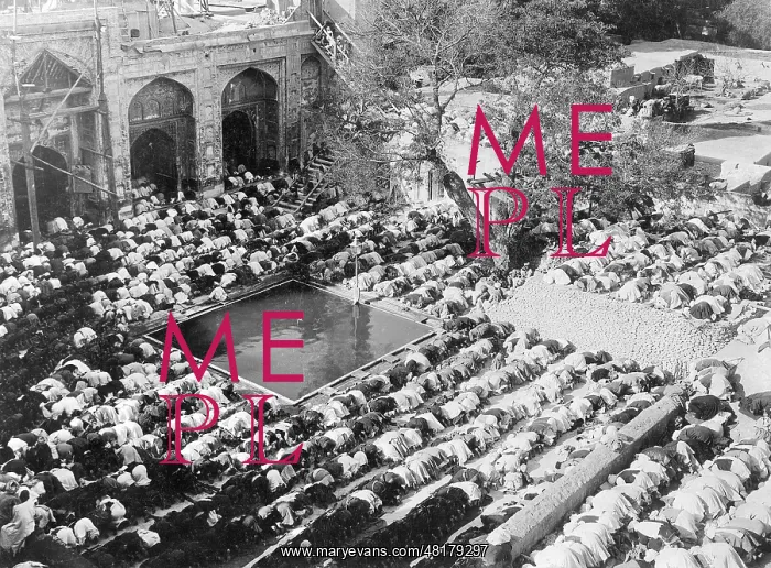 : Muslims praying in Peshawar, 1907 : Muslims praying in Peshawar, 1907