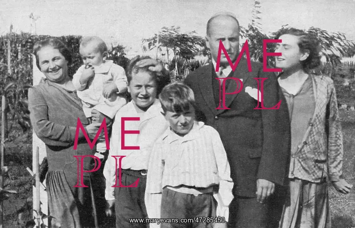 : MUSSOLINI AND FAMILY : MUSSOLINI AND FAMILY