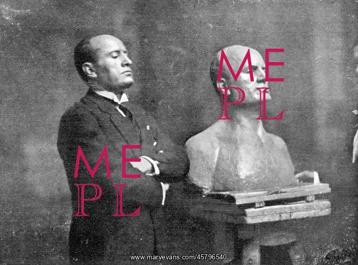 : MUSSOLINI POSES, 1926 : MUSSOLINI POSES, 1926