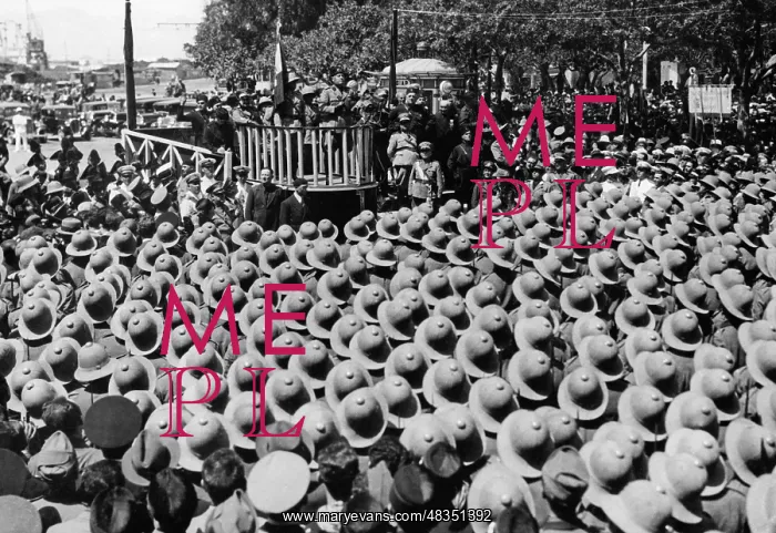 : Mussolini sends off Italian troops, 1935 / 36 : Mussolini sends off Italian troops, 1935 / 36