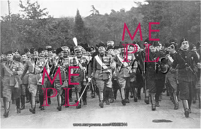 : MUSSOLINI STRIDES FORTH : MUSSOLINI STRIDES FORTH