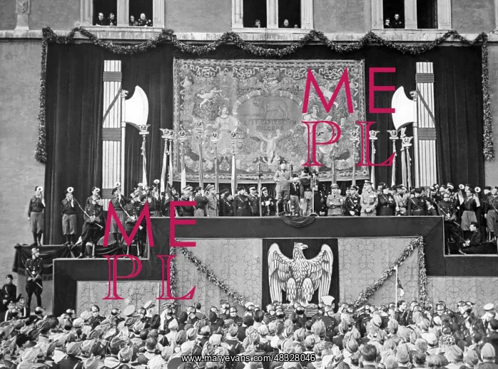 : Mussolini's speech in the Piazza Venezia in Rome, 1936 : Mussolini's speech in the Piazza Venezia in Rome, 1936