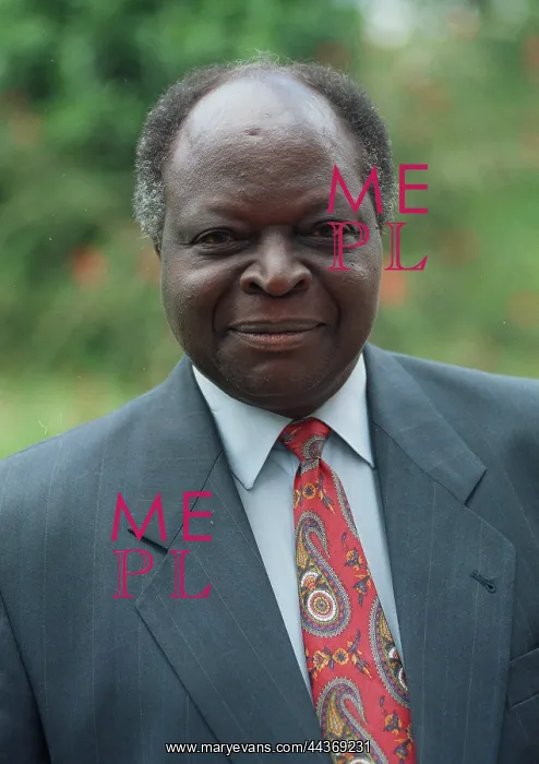  : Mwai Kibaki