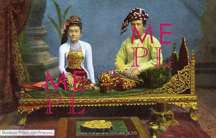 : Myanmar - Couple posing on a divan : Myanmar - Couple posing on a divan