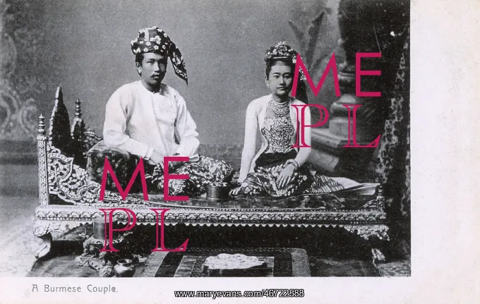 : Myanmar - Couple posing on a divan : Myanmar - Couple posing on a divan