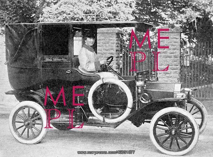 : Myrtle Newton, hotel driver, WW1 : Myrtle Newton, hotel driver, WW1