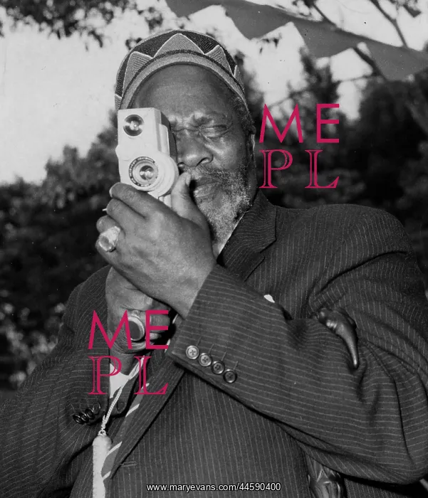 : Mzee Jomo Kenyatta with a camera - Camerapix : Mzee Jomo Kenyatta with a camera - Camerapix