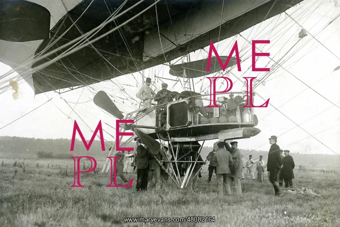 : The nacelle of the Lebaudy airship Republique : The nacelle of the Lebaudy airship Republique
