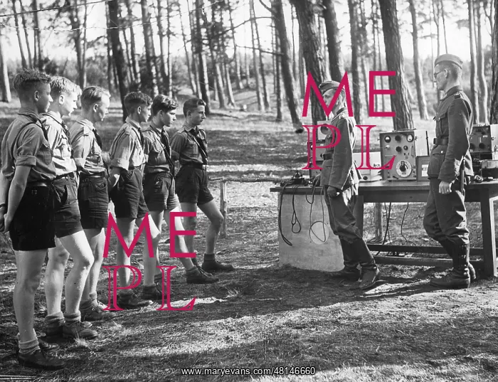 : Nachrichten-HJ during an exercise, 1939 : Nachrichten-HJ during an exercise, 1939