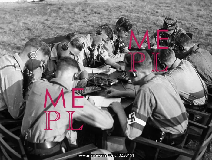 : Nachrichten HJ members learn the Morse code, 1938 : Nachrichten HJ members learn the Morse code, 1938