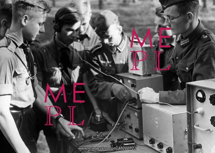 : Nachrichten HJ members learn the Morse code, 1939 : Nachrichten HJ members learn the Morse code, 1939