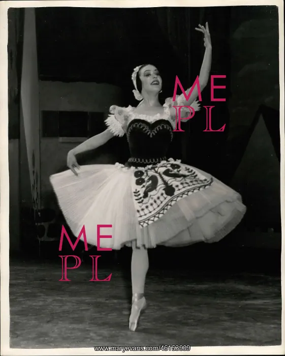 : Nadia Nerina rehearsing Coppelia, Covent Garden, London : Nadia Nerina rehearsing Coppelia, Covent Garden, London
