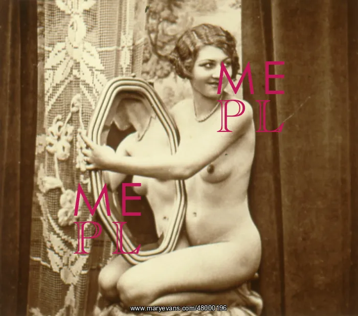  : Naked model posing in a sexy glamour pose