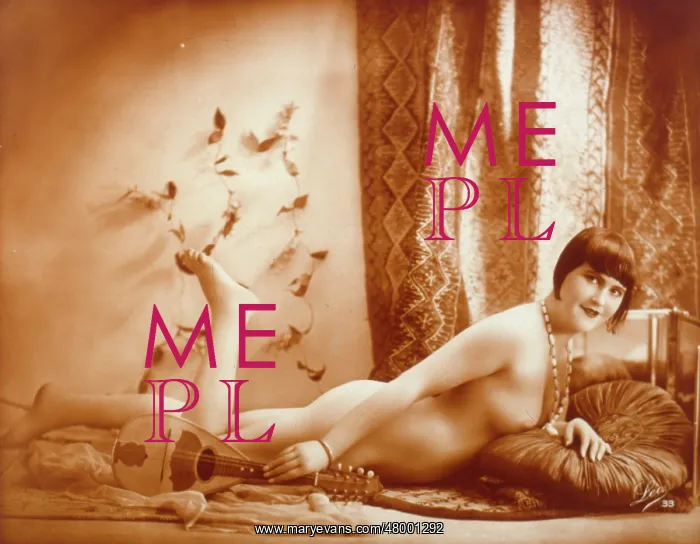 : Naked model posing in a sexy glamour pose : Naked model posing in a sexy glamour pose