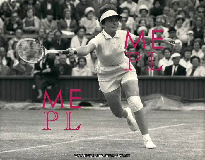 : Nancy Richey in tennis match at Wimbledon : Nancy Richey in tennis match at Wimbledon