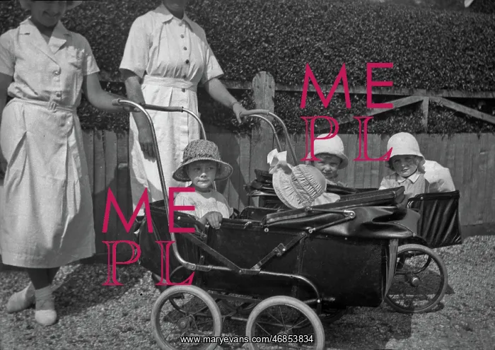 : Nannies with children in pushchairs : Nannies with children in pushchairs