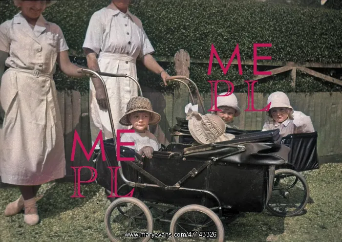 : Nannies with children in pushchairs : Nannies with children in pushchairs