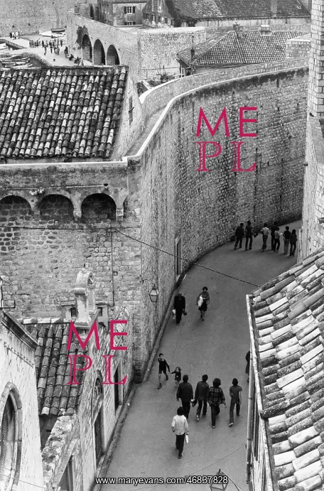 : Narrow street in the centre of Dubrovnik : Narrow street in the centre of Dubrovnik