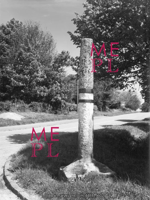 : NASEBY VILLAGE CROSS : NASEBY VILLAGE CROSS