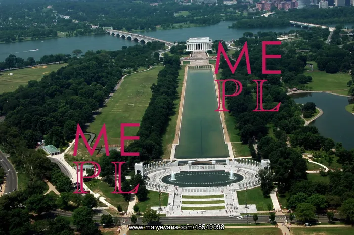 : National World War II Memorial, Reflecting Pool and Lincoln : National World War II Memorial, Reflecting Pool and Lincoln