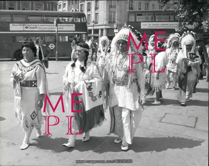 : Native Americans from Alberta, Canada, in London : Native Americans from Alberta, Canada, in London