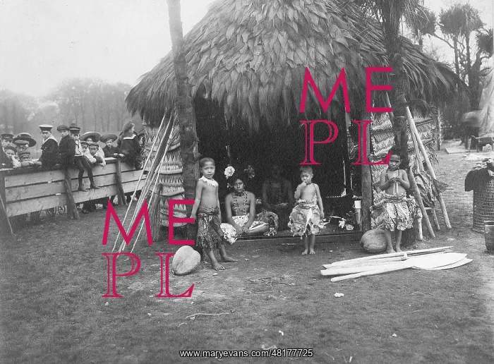: Natives from Samoa in the Hamburg zoo, 1910 : Natives from Samoa in the Hamburg zoo, 1910