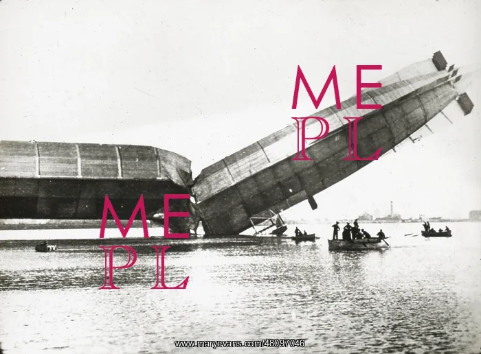 : Naval Rigid Airship HMA No 1 Mayfly with her back broken : Naval Rigid Airship HMA No 1 Mayfly with her back broken