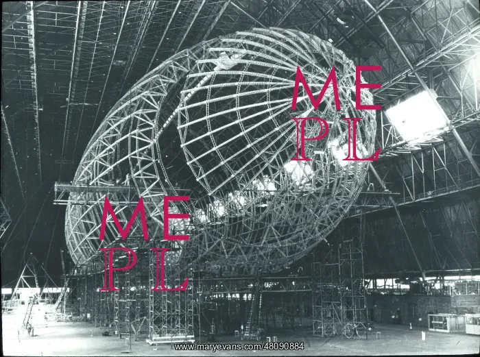 : The US Navy airship ZRS-5 Macon during construction : The US Navy airship ZRS-5 Macon during construction