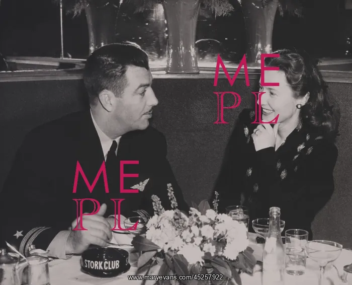 : Navy Lieutenant Robert Taylor, with his wife : Navy Lieutenant Robert Taylor, with his wife