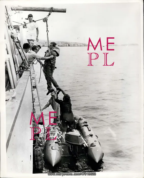 : Navy men escape from submarine Tiptoe : Navy men escape from submarine Tiptoe
