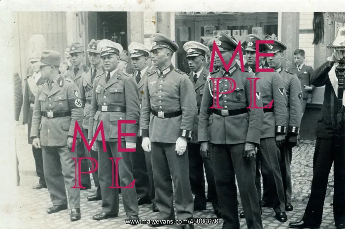 : Nazi group in the very early days : Nazi group in the very early days