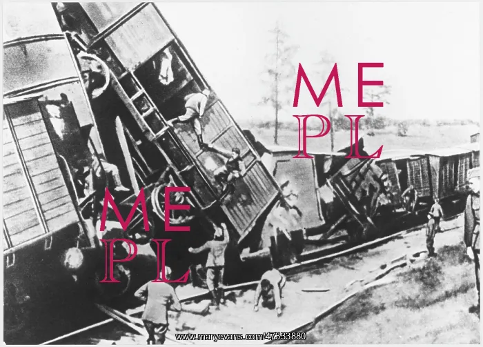 : NAZIS INSPECT TRAIN : NAZIS INSPECT TRAIN